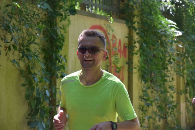 W niedzielę (23 czerwca) już po raz dziewiąty odbył się Cross Zielonogórski Parszywa 12. W tym roku na starcie stanęło 405 biegaczy, którzy zmierzyli się z morderczą, 12-kilometrową trasą w pełnym słońcu po Wzgórzach Piastowskich. Bieg wygrał Adam Draczyński (KB Wikon Nowa Sól) z czasem 41 min. 27 sek. Drugi był Jacek Stadnik (Parszywych 12) 42 min. 09 sek., a trzecie miejsc zajął Jakub Wawrzykowski (KB Wikon Nowa Sól) 44 min. 39 sek.Wśród kobiet najlepsza była Ewelina Michnowicz (Parszywych 12) 56 min. 09 sek., przed Agnieszką Woch (Parszywych 12) 58 min. 25 sek. i Dorotą Laskowską z Żar 59 min. 11 sek.Zobaczcie drugą część zdjęć z tej imprezy. Zobacz też: Bieg  na 100-lecie Policji w Zielonej Górze