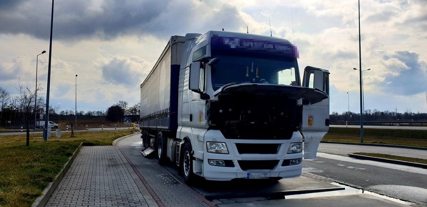 Opolskie. Funkcjonariusze Inspekcji Transportu Drogowego ukarali kierowców z Rumunii i Ukrainy. Jakie były nieprawidłowości?