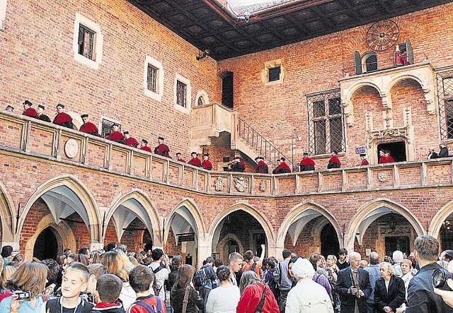 Brytyjscy dziennikarze sugerują odwiedzenie Collegium Maius