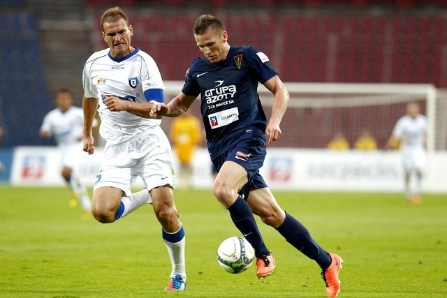 Pogoń przegrała mecz, jedynego gola strzelił debiutant w zespole - Marcin Robak.