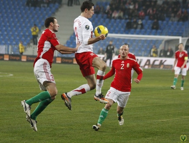 Jozsef Varga (nr 2) podczas meczu z Polską w Poznaniu w 2011 roku. Przy Bułgarskiej wystąpił wtedy również Elek