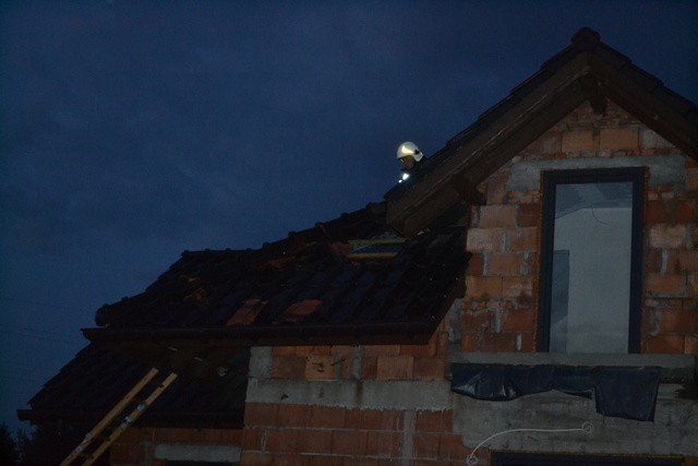 Burza w Gaszowicach. Wiatr zniszczył dachy w wielu domach