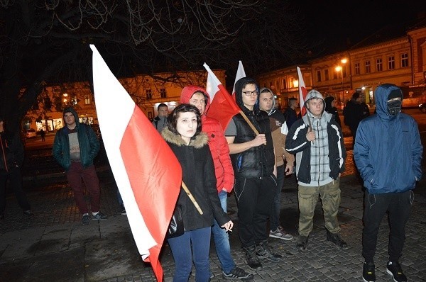 Manifestacja w Nowym Sączu. Przeciwko islamskiemu terroryzmowi [WIDEO]