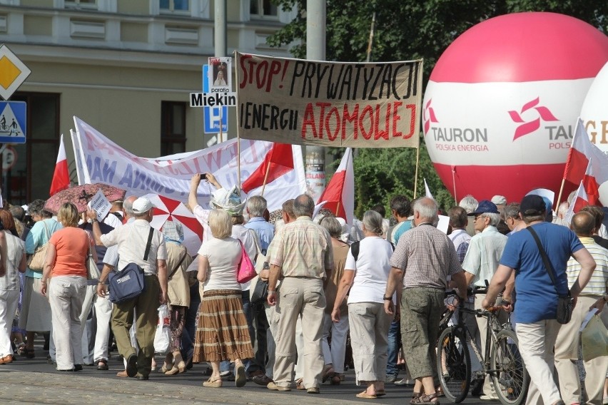 Wrocław: Około tysiąca osób przeszło w marszu w obronie TV Trwam (ZDJĘCIA)