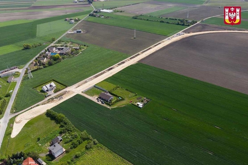 Trwają prace przy budowie ulicy, która połączy ulicę...