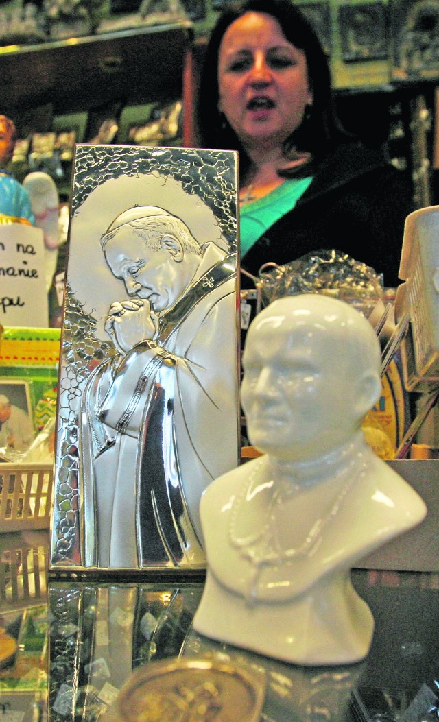 Sprzedawcy nie liczą na duże obroty ze sprzedaży figurek, obrazów czy książek podczas kanonizacji papieża Jana Pawła II