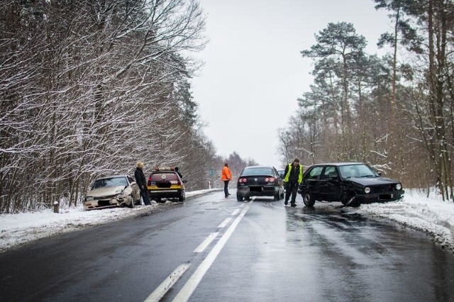 Koło Wilkanowa zderzyły się dwa samochody
