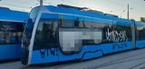 Zniszczony nowiusieńki tramwaj MPK Wrocław. Graffiti na PESIE przedstawia... męski członek