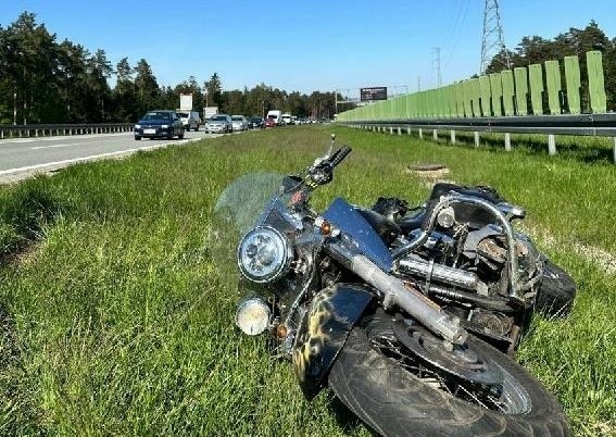 Wypadek w Jaworzni. Ranny motocyklista, który jechał Harleyem.