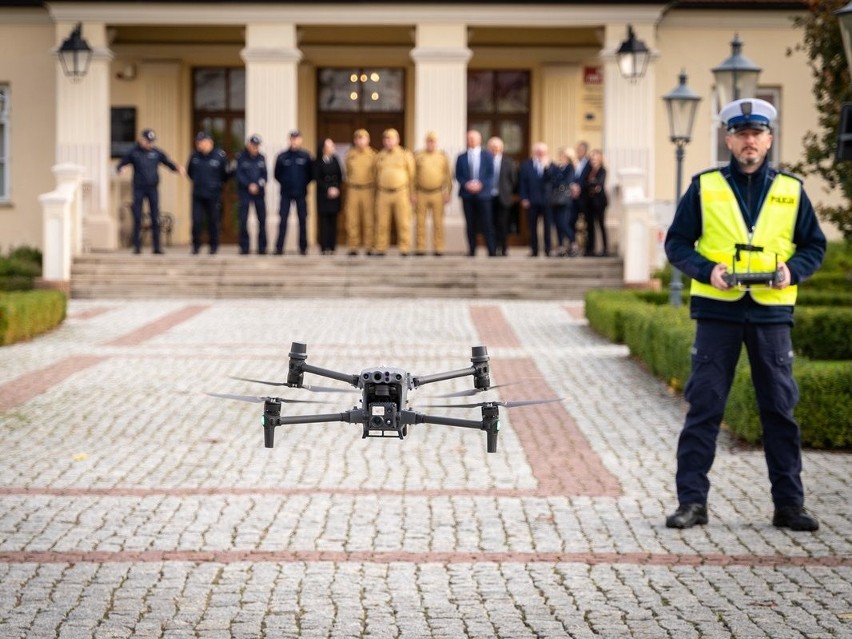 Leżajscy policjanci i strażacy dostali specjalistyczne drony, które mają wpłynąć na poprawę bezpieczeństwa [ZDJĘCIA]