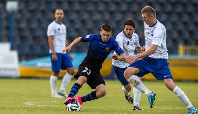 Młodzieżowiec Jakub Łukowski w poprzednim meczu z Arką Gdynia wszedł w II połowie. To po faulu na nim był rzut karny i to on w doliczonym czasie dośrodkowywał z rzutu rożnego, po którym Kamil Drygas zdobył gola na 2:2.   Fot. Dariusz Bloch