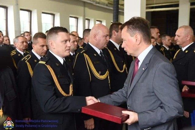 Sekc. Błażejowi Dwojackiemu zaangażowania w działania ratownicze na Kujawach i Pomorzu gratulował minister Błaszczak.