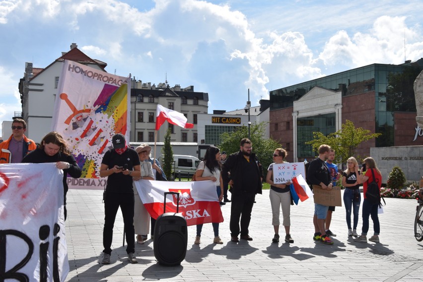 Marsz Równości przeszedł ulicami Opola. Odpowiedziała mu kontrmanifestacja grup ultraprawicowych