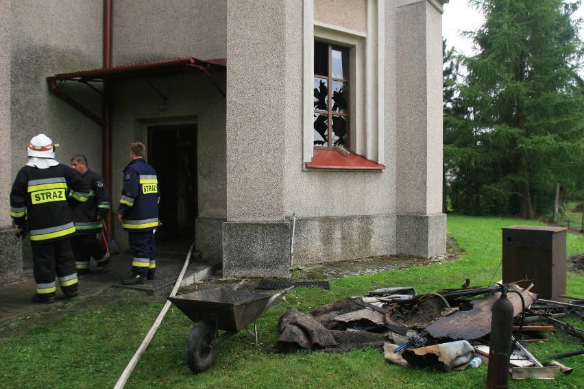 Międzyrzecze Górne: Pożar zakrystii w kościele ewangelickim. Trwa akcja strażaków