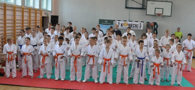 W turnieju wzięło udział 75 młodych karateków