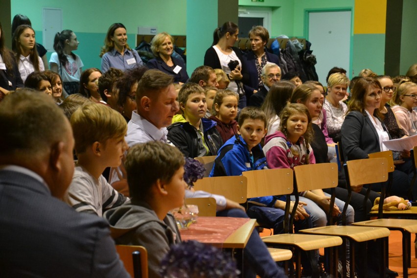 Dzień Przyjaciół Szkoły w Piecach. Popisy uczniów przyciągnęły tłumy ZDJĘCIA