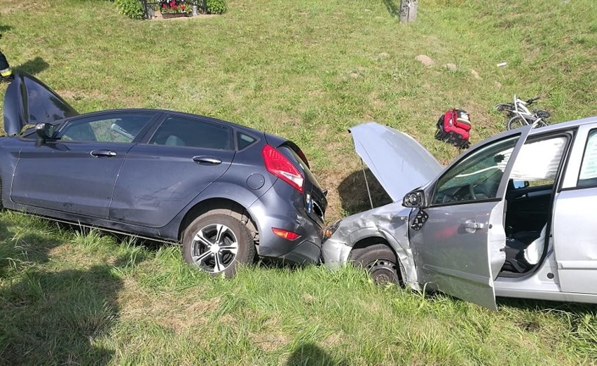 To już czarny punkt. Zderzenie na skrzyżowaniu w Rokitach. Cztery osoby w szpitalu