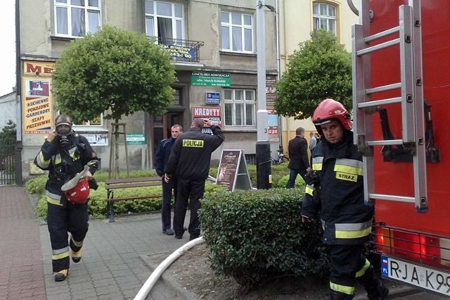 Trwa akcja gaszenia pożaru w budynku przy ul. Jana Pawła II w Jarosławiu.