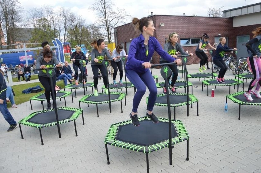 Majówkowy trening na trampolinach przy głogowskiej marinie [FOTO, FILM]