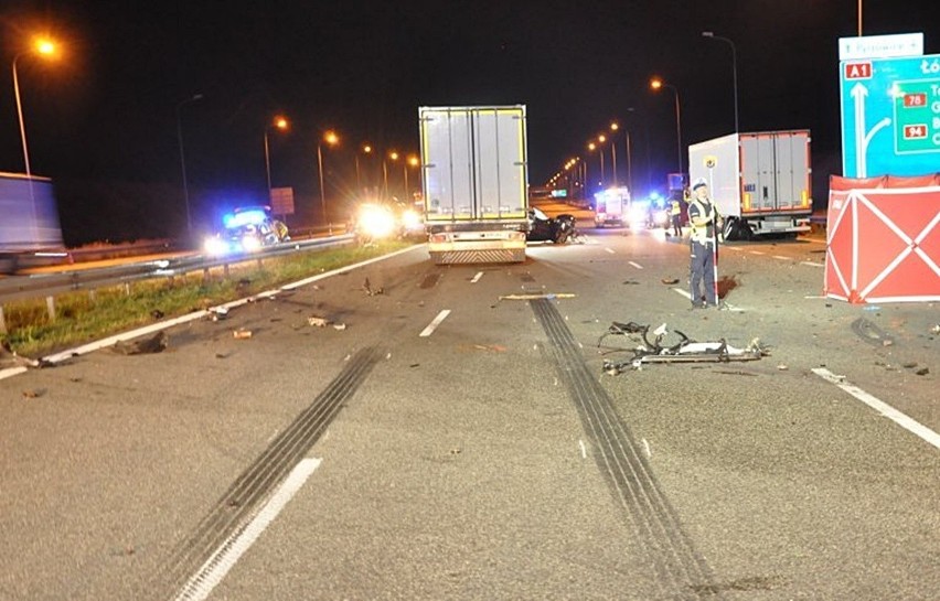 Tragiczny wypadek na A1. Kierowca wypadł z samochodu po...