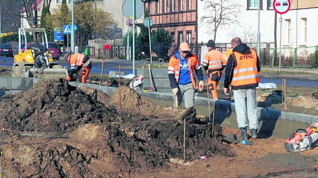 Budowa nowej trasy rowerowej w rejonie ul. Zwycięstwa - Dębowa w Koszalinie; prace mają być zakończone do końca maja  