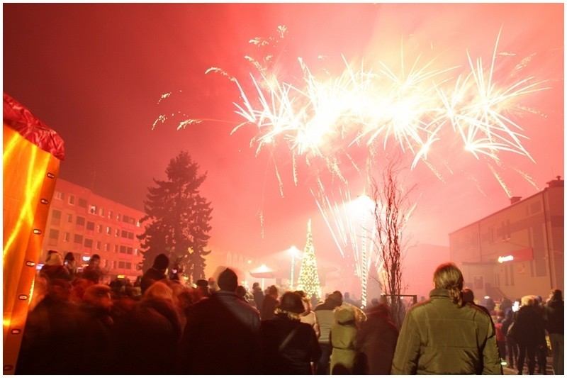 Z muzyką, tańcem i wystrzałami korków od szampana Mońki...