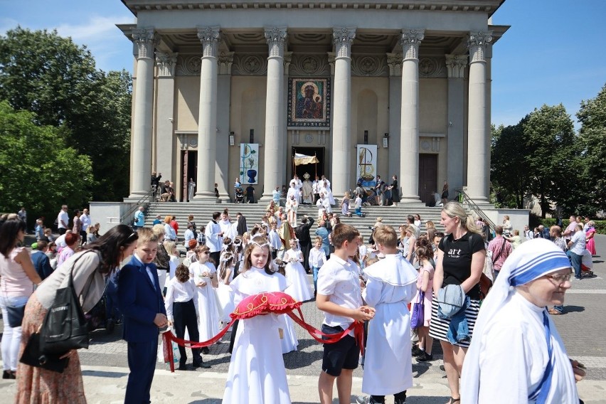 Boże Ciało 2022 na ulicach Łodzi.