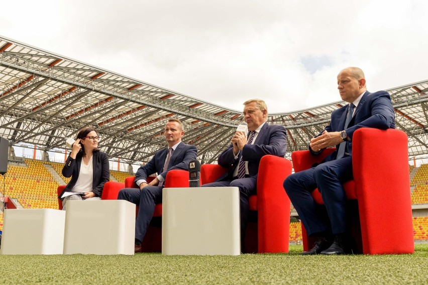 Na konferencji prasowej prezydent Białegostoku Tadeusz...