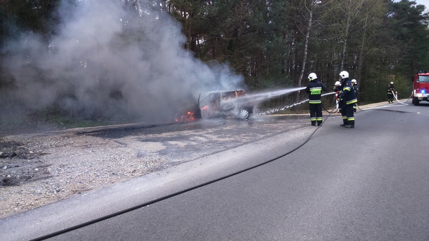 Bocheniec. Fiat punto spłonął doszczętnie