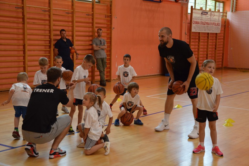 Leon Basket Camp za nami. Z Pawłem Leończykiem trenowało...