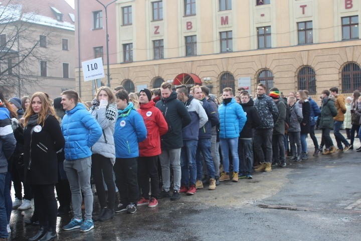 Pół tysiąca par zatańczyło poloneza w Zabrzu