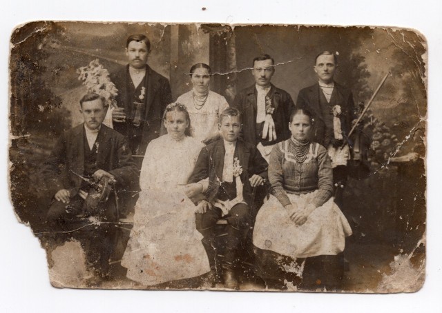 Zdjęcie ślubne Jana i Katarzyny Kowalów. Zdjęcie z 28 października 1919 roku