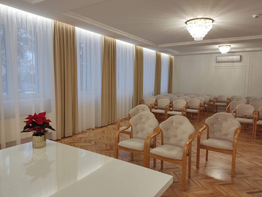 Sala ślubów w Urzędzie Stanu Cywilnego w Ostrołęce została odnowiona. Zobaczcie, jak teraz wygląda