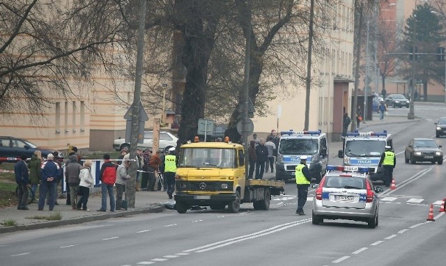 Kobieta została potrącona na przejściu dla pieszych na ulicy 25 Czerwca  