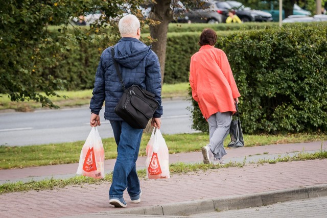 Sprawdźcie, jak otwarte sklepy Żabka, Biedronka, Lidl, Tesco, Auchan 8 kwietnia - w niedzielę z zakazem handlu.