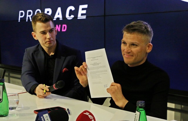 Rafał Mikołajczyk swoim podpisem założył klub Pro Race Poland, który ma szkolić nowe talenty kolarstwa paraolimpijskiego.