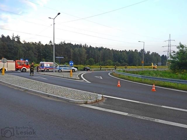 Groźny wypadek w Jaworznie, jeden z kierowców trafił do szpitala śmigłowcem LPR ZDJĘCIA