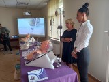 Katowice: Śląski Uniwersytet Medyczny otrzymał 22 nowoczesne fantomy. Studenci będą uczyć się na nich, jak pomóc niedożywionym pacjentom