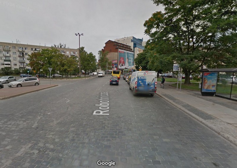 Ulica Robotnicza jest szeroką, bo około 12-metrową jezdnią....