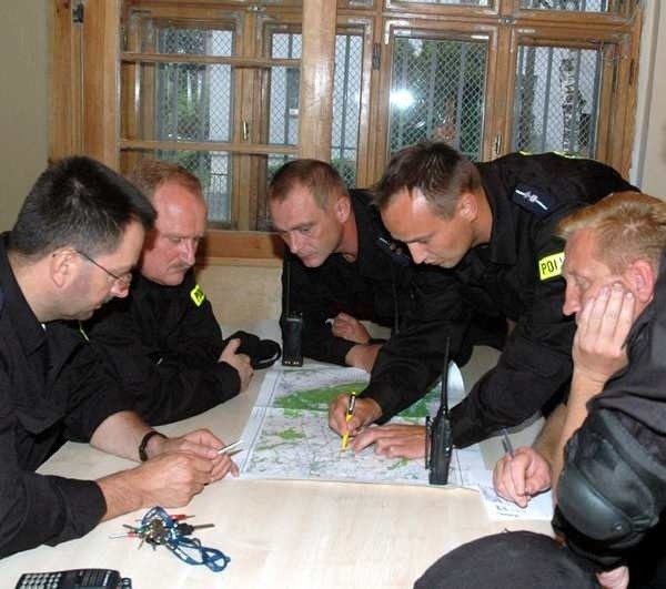Ciasnota i kiepski stan techniczny budynku - w taki warunkach pracują teraz choszczeńscy policjanci