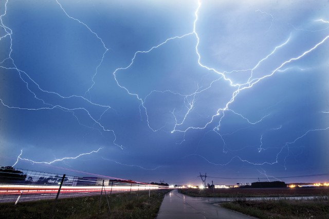 Burze pięknie wyglądają na zdjęciach, ale są bardzo niebezpieczne