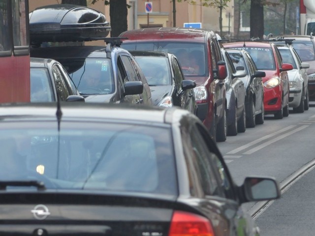 Naprawa jednego z  odcinków ul. Gdańskiej powoduje, że na wyznaczonym objeździe tworzą się ogromne korki.