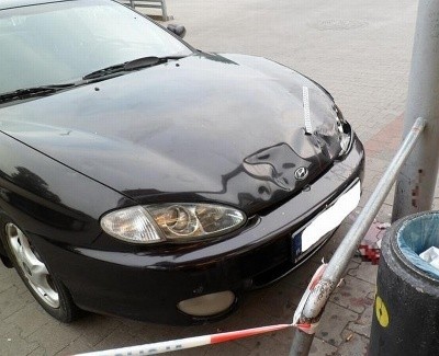 Auto przygniotło mężczyznę na parkingu w Gubinie.