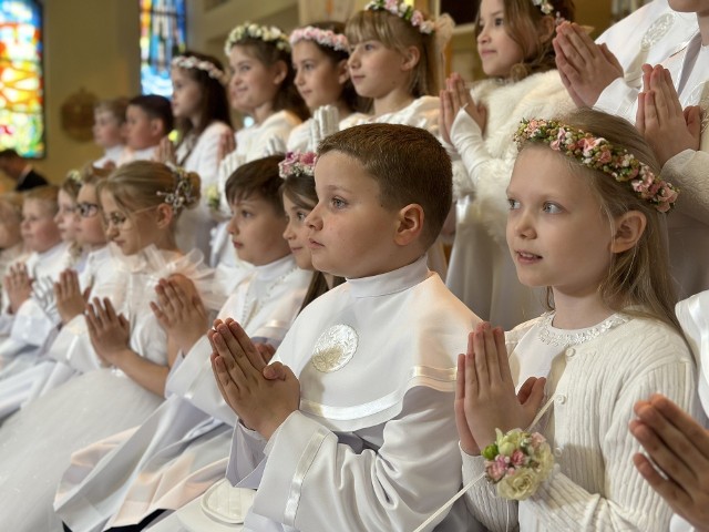 Pierwsza komunia święta w Kościele Najświętszej Maryi Panny Królowej Pokoju przy ul. Belzackiej odbyła się w niedzielę, 14 maja