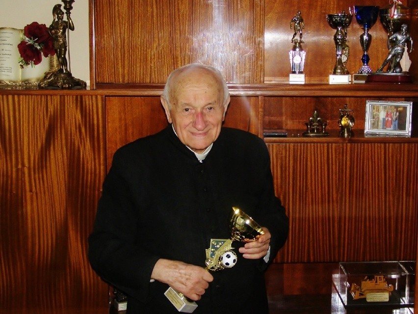 Ksiądz Kozioł - kapelan Jana Pawła II ze sportowym zacięciem. Poznaj go
