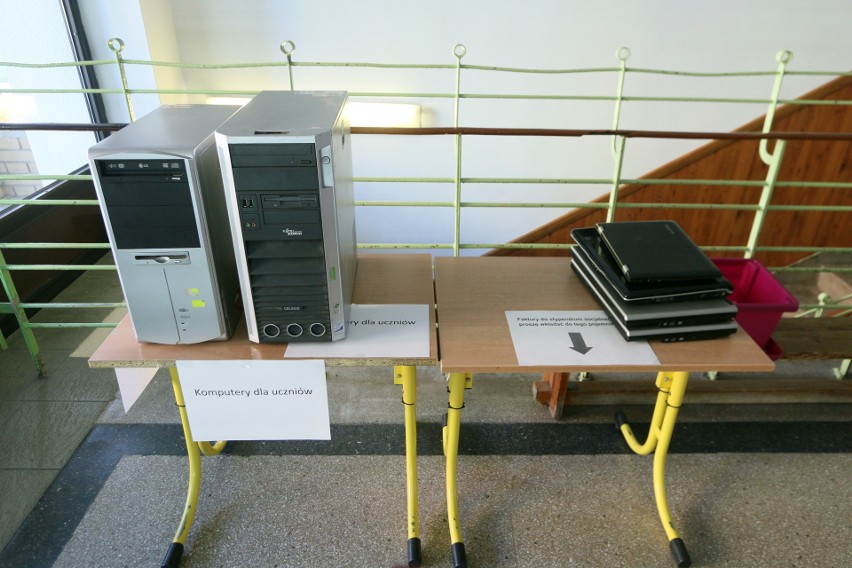 Komputery od lublinian trafiły do uczniów Szkoły Podstawowej nr 25. Posłużą do nauki online w czasie epidemii koronawirusa