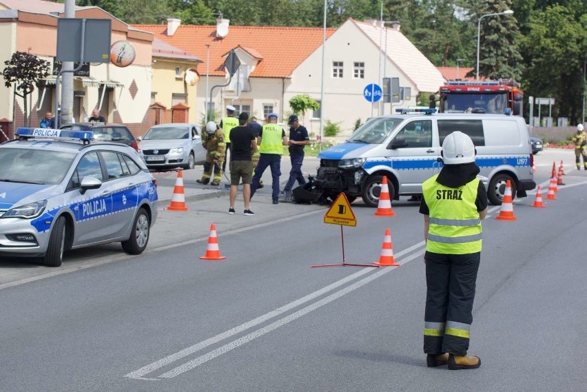 Pijany kierowca staranował policyjny radiowóz podczas próby...