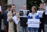 „Stop tęczowej agresji” - w Toruniu pikietowano przeciw LGBT [ZDJĘCIA]