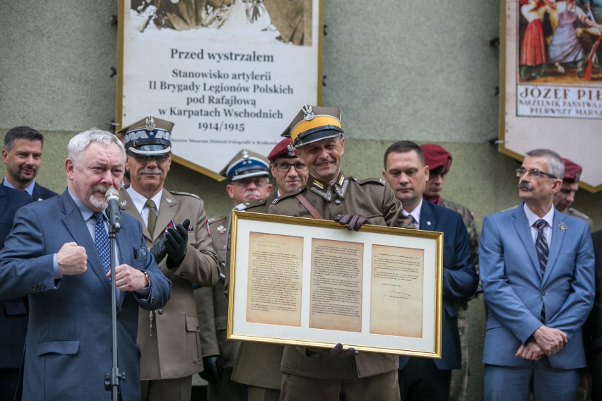 Kraków. Wymarsz Kadrówki, nowe odznaczenie państwowe i...