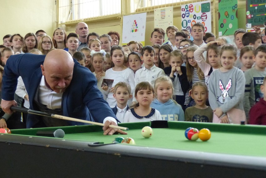 W Szkole Podstawowej numer 1 imienia Stanisława Staszica w...